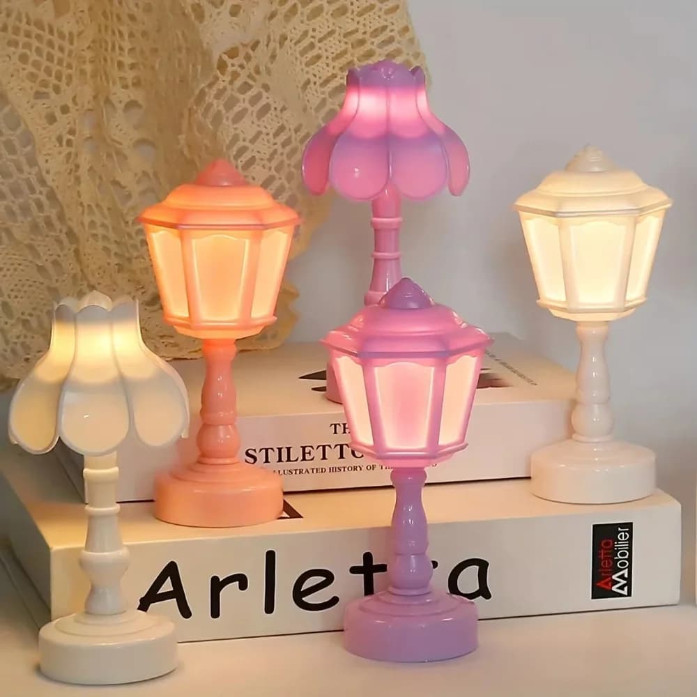 Mini Tafellamp met Bloemblaadjeskap, Warm Licht Sfeerlamp