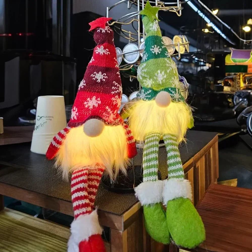 Verlichte gebrekte Gnome decoratie met sneeuwvlok muts